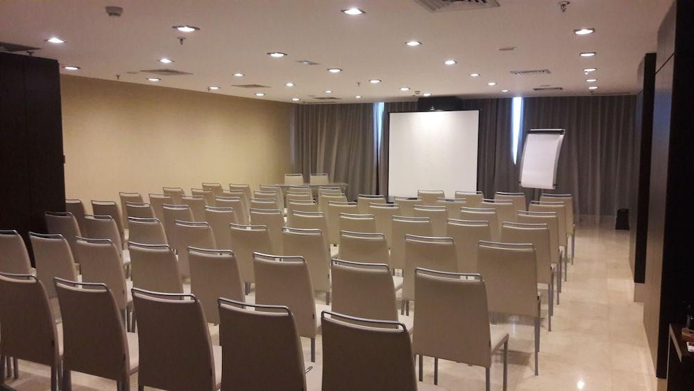 Lcb Hotel Fuenlabrada Zewnętrze zdjęcie